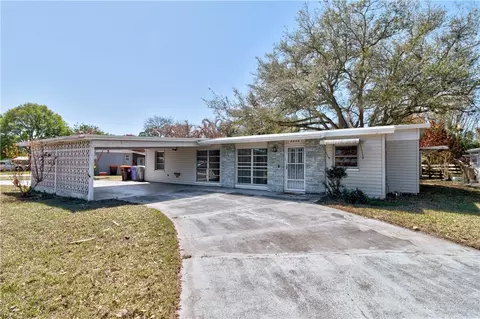 2233 2nd St SW, Vero Beach, FL 32962