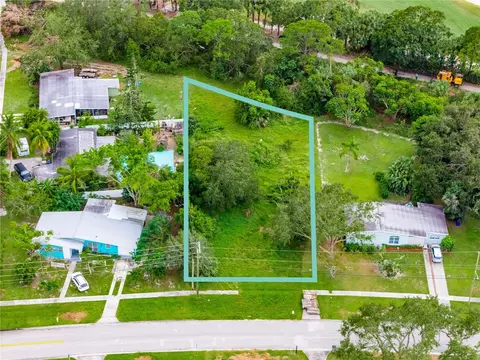 607 21st St SW, Vero Beach, FL 32962