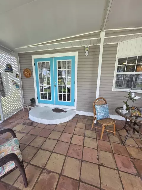 740 Lark Dr, Sebastian, FL 32976
