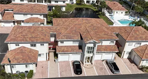 512 7th Sq #201, Vero Beach, FL 32962