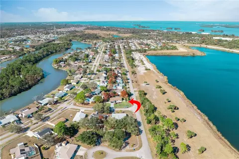 221 Caprol Ln, Sebastian, FL 32958