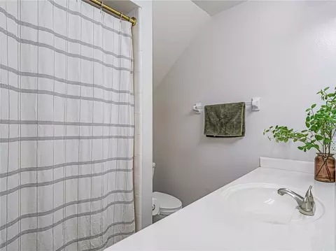 Bath - 452 Prestwick Ct, Melbourne, FL 32940 photo 4 of 4