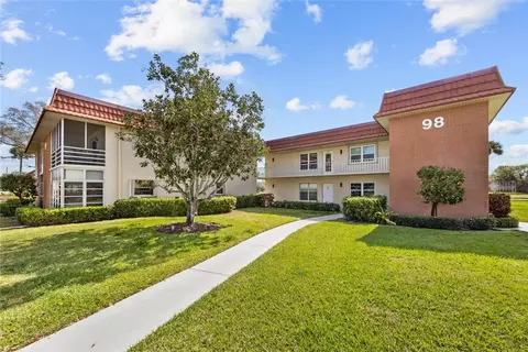 98 Spring Lake Dr #105, Vero Beach, FL 32962