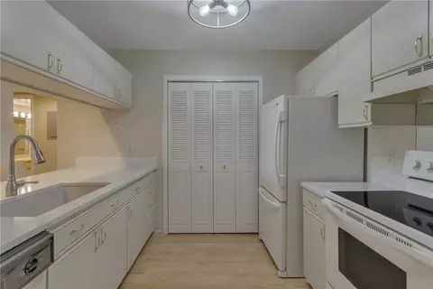 31 Plantation Dr #206, Vero Beach, FL 32966