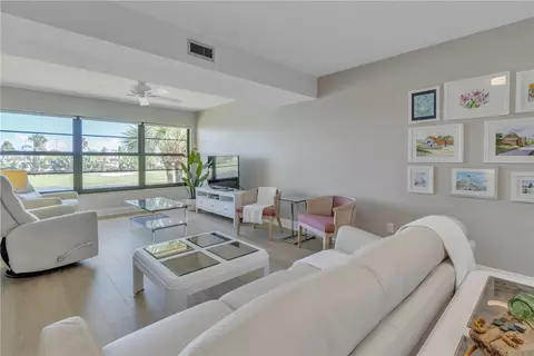 38 Plantation Dr #201, Vero Beach, FL 32966