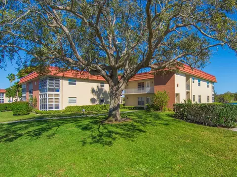 68 Royal Oak Ct #201, Vero Beach, FL 32962
