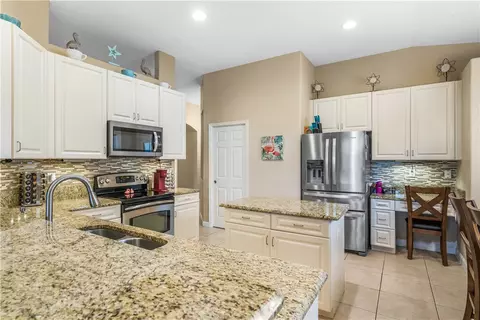 3134 Ashford Sq, Vero Beach, FL 32966
