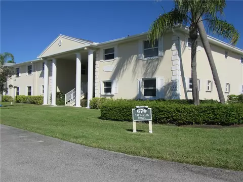 670 E Lake Jasmine Cir #104, Vero Beach, FL 32962