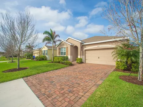 2633 Crowned Eagle Cir SW, Vero Beach, FL 32962
