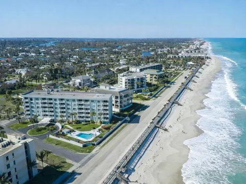 4049 Ocean Dr #204, Vero Beach, FL 32963