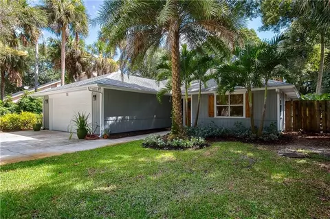 711 Royal Palm Pl, Vero Beach, FL 32960