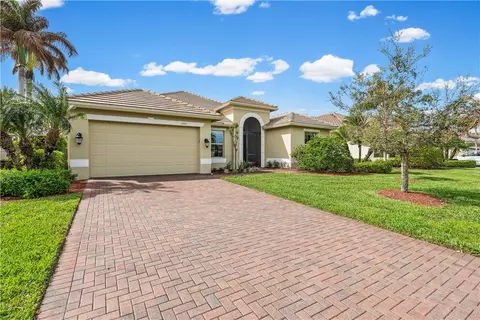 4245 Diamond Sq, Vero Beach, FL 32967