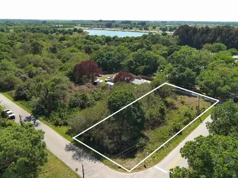 8395 63rd Ct, Vero Beach, FL 32967