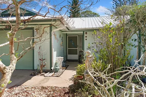 121 Hinchman Ave, Sebastian, FL 32958