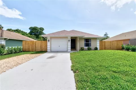 674 30th Ave SW, Vero Beach, FL 32968
