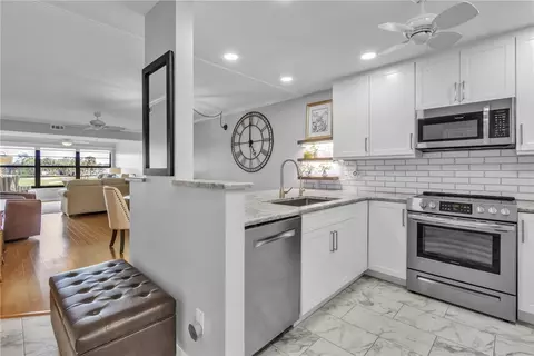 24 Plantation Dr #205, Vero Beach, FL 32966