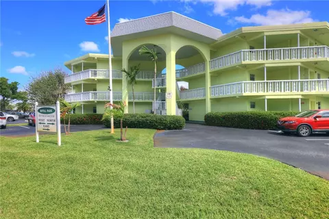 1100 W Ponce De Leon Cir W #W305, Vero Beach, FL 32960
