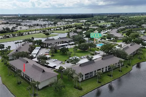 29 Plantation Dr #203, Vero Beach, FL 32966