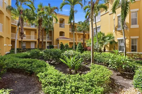 5045 Fairways Cir #D105, Vero Beach, FL 32967