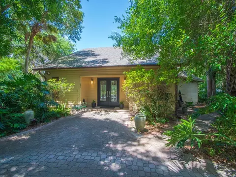 407 43rd Ave SW, Vero Beach, FL 32968