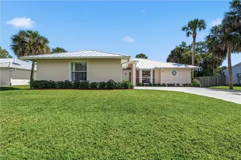 352 Quarry Ln, Sebastian, FL 32958