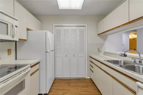 18 Plantation Dr #204, Vero Beach, FL 32966