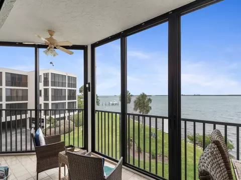 9612 Riverside Dr #203, Sebastian, FL 32958