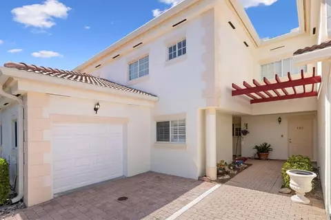 512 7th Sq #101, Vero Beach, FL 32962