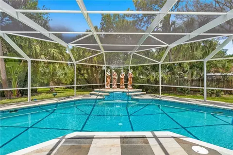480 38th Ct, Vero Beach, FL 32968