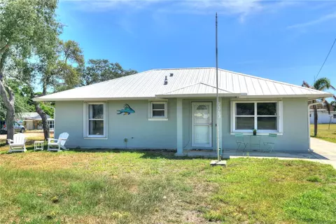 9363 Victoria Dr, Micco, FL 32976