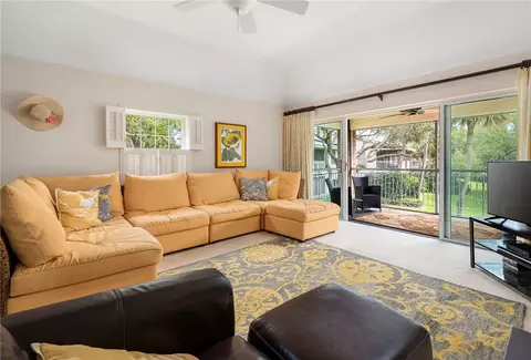 101 W Park Shores Cir #2W, Vero Beach, FL 32963
