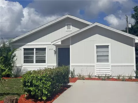 2315 86th Dr, Vero Beach, FL 32966