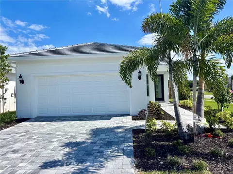 4427 Pinafore St #COMPASS 211, Vero Beach, FL 32967
