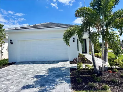 4427 Pinafore St #COMPASS 211, Vero Beach, FL 32967