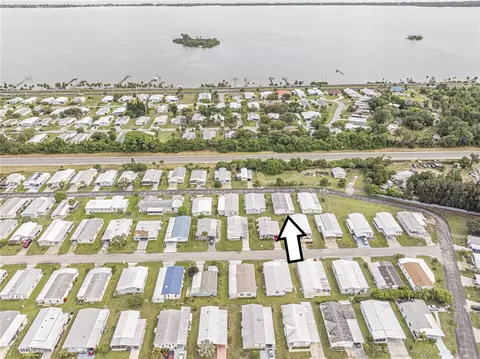 7620 Boxelder Apt 37 Rd, Sebastian, FL 32976