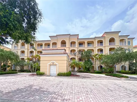 24 Harbour Isle Dr W #305, Fort Pierce, FL 34949