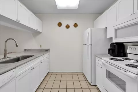 30 Plantation Dr #205, Vero Beach, FL 32966