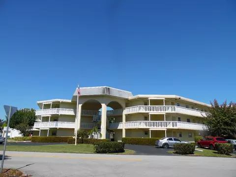 1100 Ponce De Leon Cir #N102, Vero Beach, FL 32960