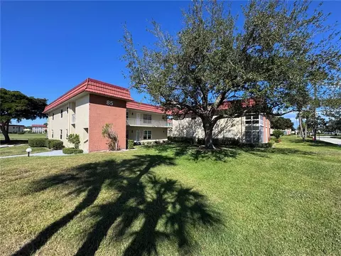 85 Crooked Tree Ln #201, Vero Beach, FL 32962