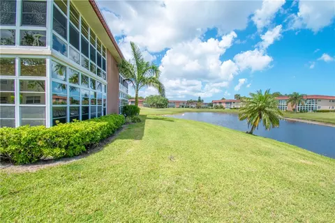 66 Woodland Dr #106, Vero Beach, FL 32962