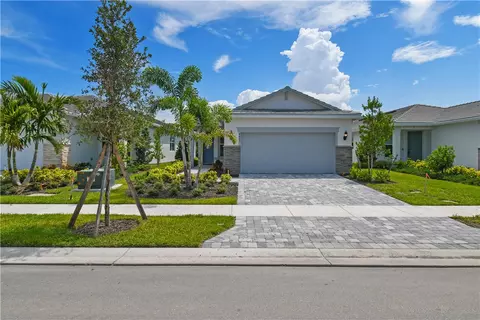 4403 Pinafore St #COMPASS 215, Vero Beach, FL 32967