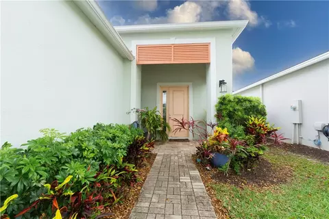 2172 Falls Mnr, Vero Beach, FL 32967