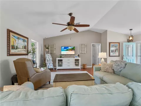 698 Fischer Dr, Sebastian, FL 32958