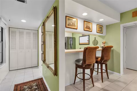 14 Plantation Dr #201, Vero Beach, FL 32966