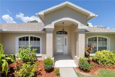 414 Ash St, Sebastian, FL 32958