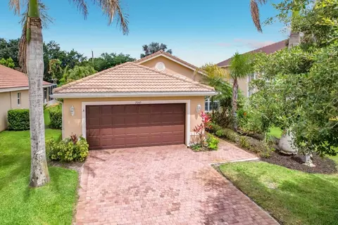 2045 Grey Falcon Cir SW, Vero Beach, FL 32962