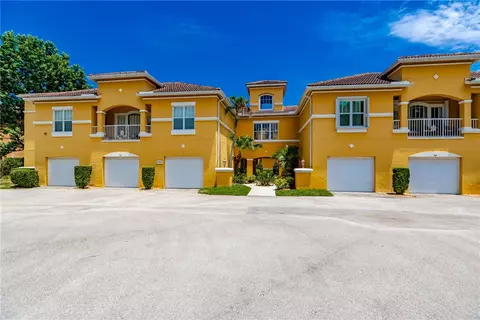 5045 Fairways Cir #D306, Vero Beach, FL 32967