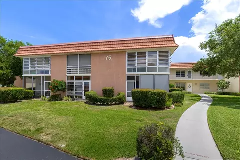 75 Royal Oak Ct #202, Vero Beach, FL 32962