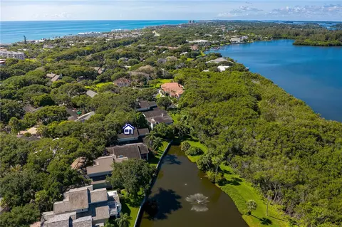 220 S Peppertree Dr, Vero Beach, FL 32963