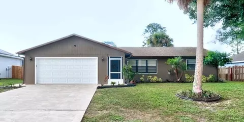 585 Ray St, Sebastian, FL 32958